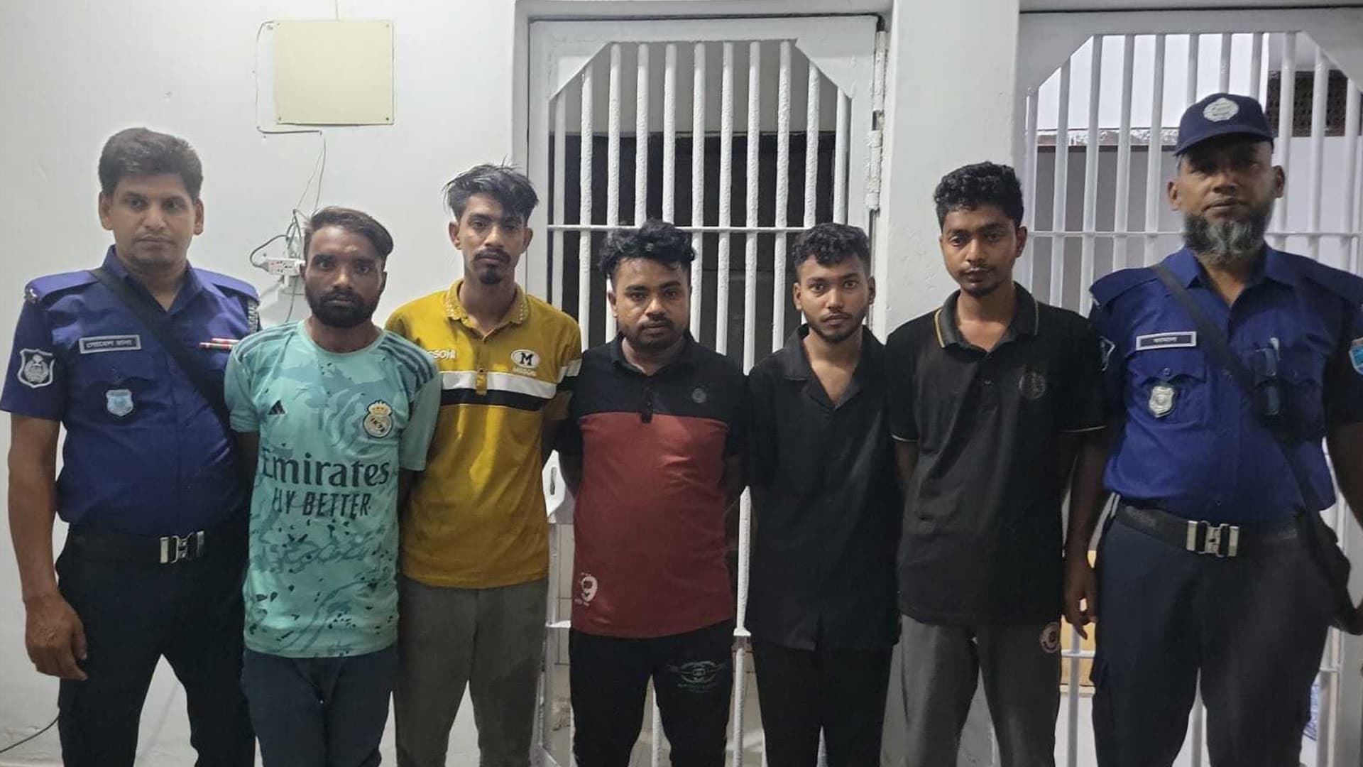 সাভারে পুলিশের বিশেষ অভিযানে গ্ৰেফতার ৭