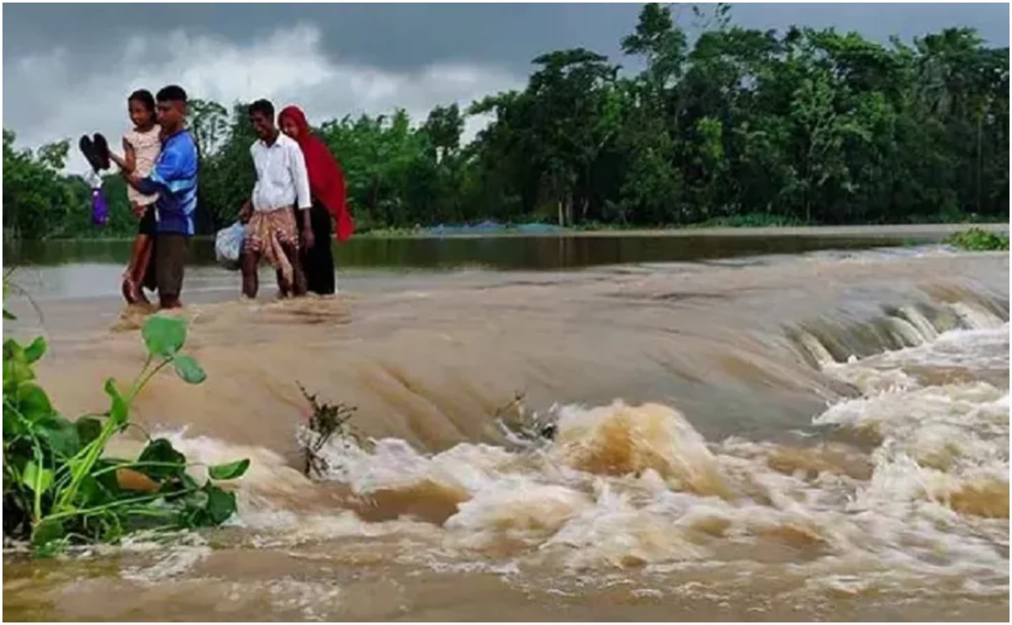 বন্যার ঝুঁকিতে ৩ জেলা, বাড়তে পারে ৮ নদীর পানি