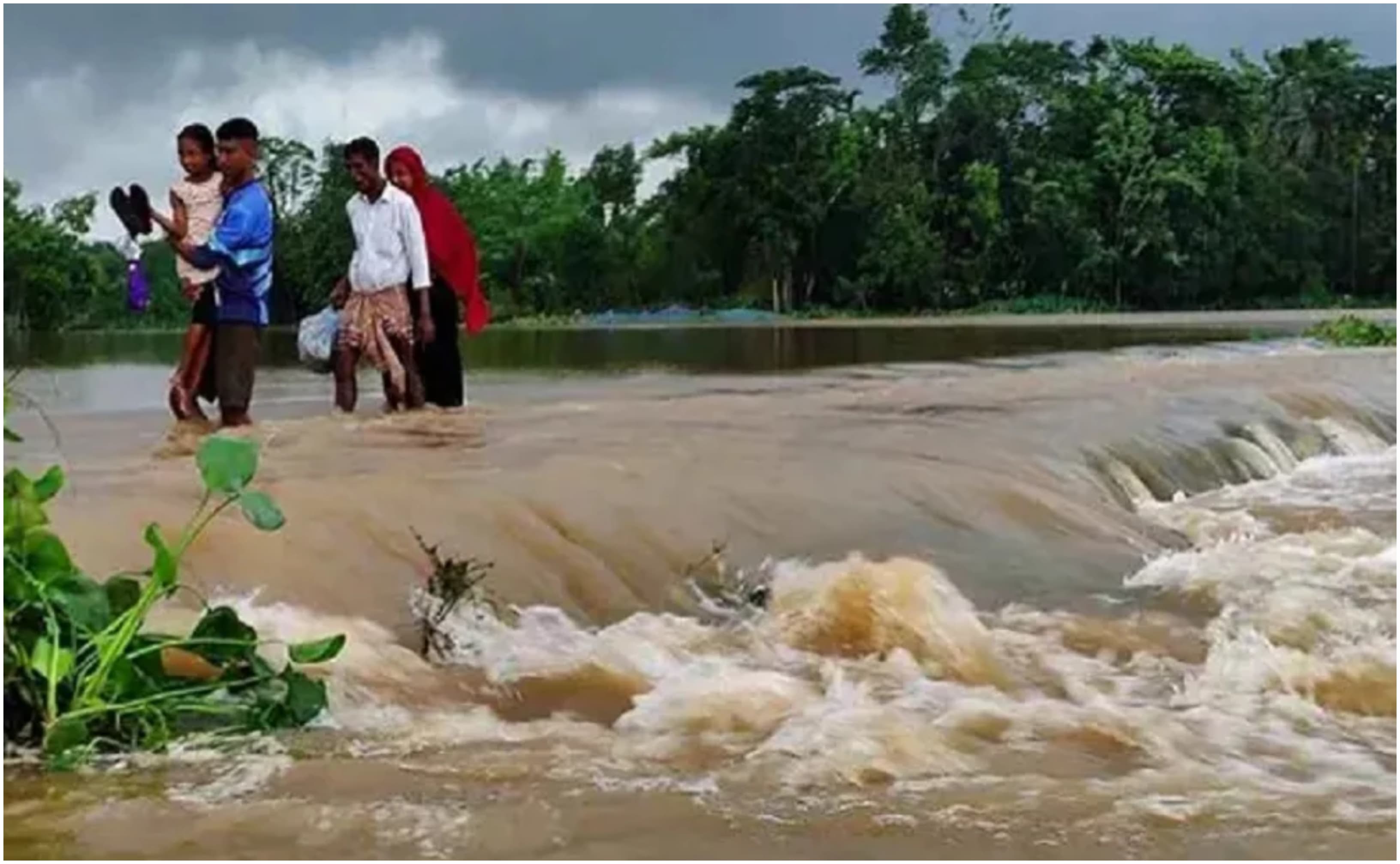 সিলেট জেলার সুরমা, কুশিয়ারা নদী ও মৌলভীবাজার জেলার মনু নদের পানি সমতল বিপৎসীমার ওপর দিয়ে প্রবাহিত হচ্ছে। সিলেট ও ময়মনসিংহ বিভাগের সুরমা, কুশিয়ারা নদী, মনু ও খোয়াই নদের পানি সমতল আগামী ৪৮ ঘণ্টা বাড়তে পারে এবং বিপৎসীমার ওপর দিয়ে প্রবাহিত হতে পারে।