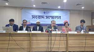 ড. ইফতেখারুজ্জামান বলেন, ‘যেভাবেই ব্যাখ্যা করা হোক না কেন, এটি স্পষ্টভাবে প্রমাণ করে যে, রাষ্ট্র সংস্কার— বিশেষ করে দুর্নীতিবিরোধী সংস্কারের মূল উদ্দেশ্যকে রীতিমতো উপেক্ষা করেছে অন্তর্বর্তীকালীন সরকার। একইসঙ্গে, দুর্নীতিকে উৎসাহ দিয়ে রিয়েল এস্টেট লবির ক্ষমতার কাছে আত্মসমর্পণ করেছে। করহার যা-ই হোক না কেন, এটি সংবিধানের ২০(২) অনুচ্ছেদের সুস্পষ্ট লঙ্ঘন, যেখানে বলা হয়েছে রাষ্ট্র এমন ব্যবস্থা নিশ্চিত করবে যে অনুপার্জিত আয় অবৈধ হবে। কালো টাকা সাদা করার সুযোগ একইসঙ্গে বৈষম্যমূলক। কারণ এই সিদ্ধান্তের ফলে আবাসন খাতে অবৈধ অর্থের মালিকদের অধিকতর একচেটিয়া নিয়ন্ত্রণ প্রতিষ্ঠিত হবে এবং সৎ উপার্জনকারীদের ফ্ল্যাট বা ভবনের অংশীদার হওয়ার সুযোগ থেকে বঞ্চিত করবে।’
