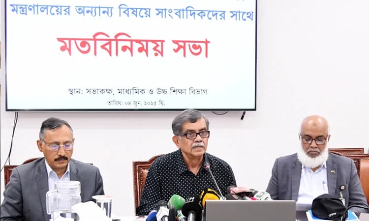 ২০২৭ সালে নতুন কারিকুলামে বই পাবে ৬ষ্ঠ শ্রেণির শিক্ষার্থীরা : শিক্ষা উপদেষ্টা