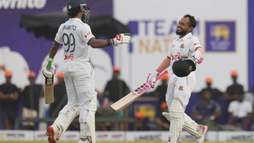 এ প্রতিবেদন লেখা পর্যন্ত বাংলাদেশ ৪ উইকেট হারিয়ে ৪১২ রান করেছে। মুশফিকুর রহিম ১৫৭ ও লিটন দাস ৫৫ রানে অপরাজিত আছেন। পঞ্চম উইকেটে এই দুজনে ১০০ রানের জুটি গড়ে অপরাজিত রয়েছেন।
