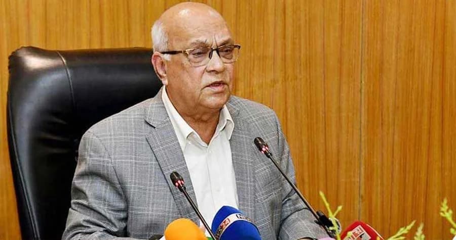 উপদেষ্টা ফারুক-ই-আজম বলেন, 'মুক্তিযুদ্ধে অংশগ্রহণকারী প্রকৃত মুক্তিযোদ্ধাদের তালিকা করতে ৫৪ বছর লেগেছে। কিন্তু আমরা (বর্তমান অর্ন্তবর্তীকালীন সরকার) মাত্র সাত-আট মাসের মধ্যে জুলাই গণঅভ্যুত্থানে অংশগ্রহণকারী শহীদ যোদ্ধা ও আহতদের চূড়ান্ত তালিকা প্রণয়ন করে ফেলেছি। এটাই অর্ন্তবর্তীকালীন সরকারের আন্তরিকতা ও দায়িত্ববোধের বহিঃপ্রকাশ। আগামীতেও আহত যোদ্ধারা যাতে নিজ নিজ যোগ্যতা অনুযায়ী চাকরি বা ব্যবসা বাণিজ্য করতে পারেন, সেভাবে তাদেরকে পুনর্বাসনের জন্য সরকারের পক্ষ থেকে কর্মসূচি নেয়া হচ্ছে।'