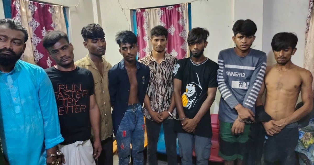 সাভারের আশুলিয়ায় অভিযানে শীর্ষ সন্ত্রাসী ও ছিনতাইকারী চক্রের ৩ জনকে গ্রেফতার